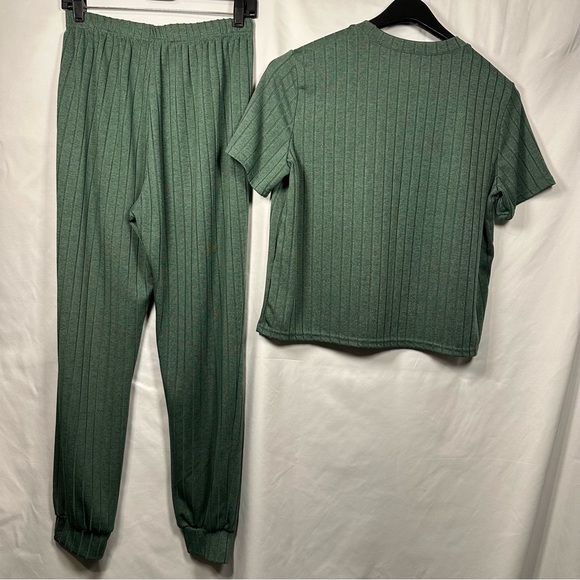 Green Ribbed Two-Piece Lounge Set - Picture 8 of 8